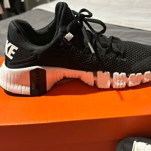 Metcom 4 womens gently used. Runs small so can be a size 9 actually